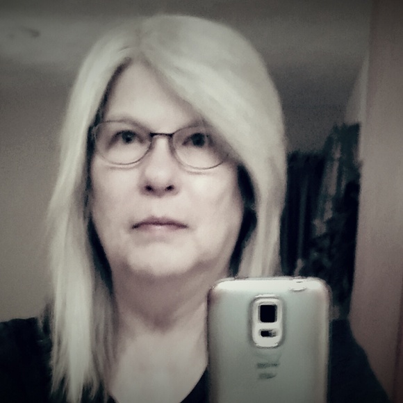 Meet your Posher, Debbie - Picture 1 of 1